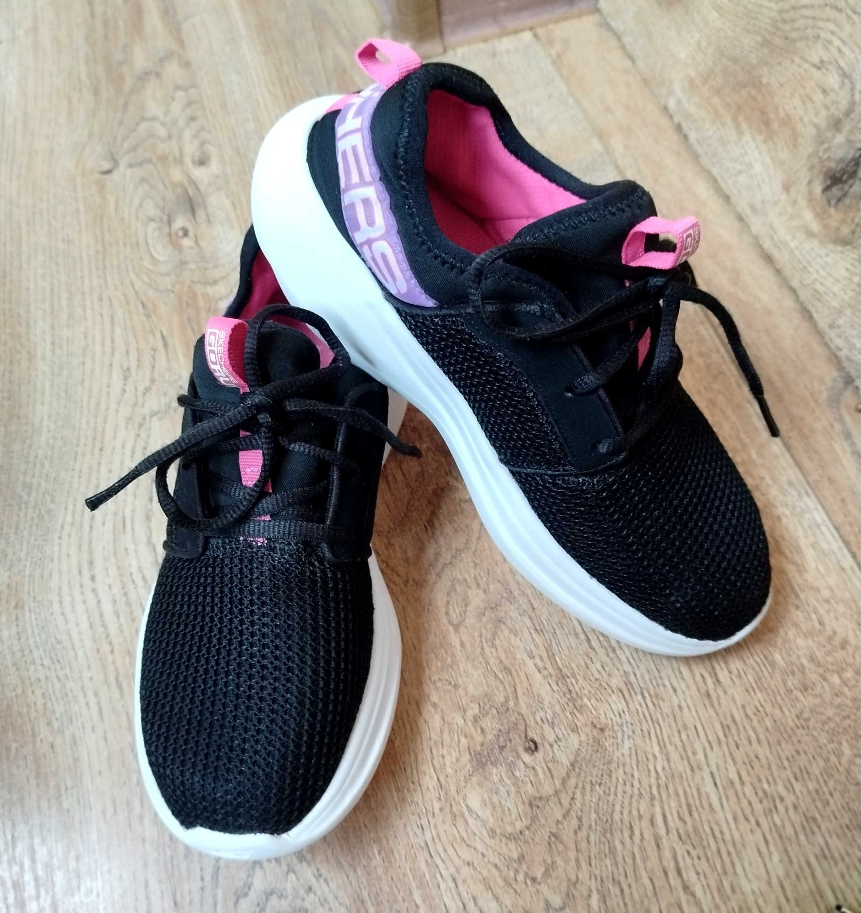 Кроссовки Оригінал Skechers GoRun Дихаючі Мякі для бігу 36р, 23см.