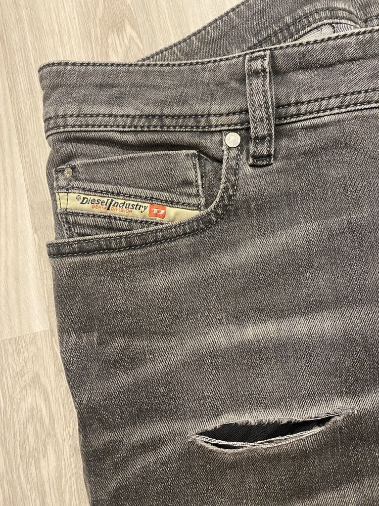 spodnie jeansy jeansowe skinny szare diesel