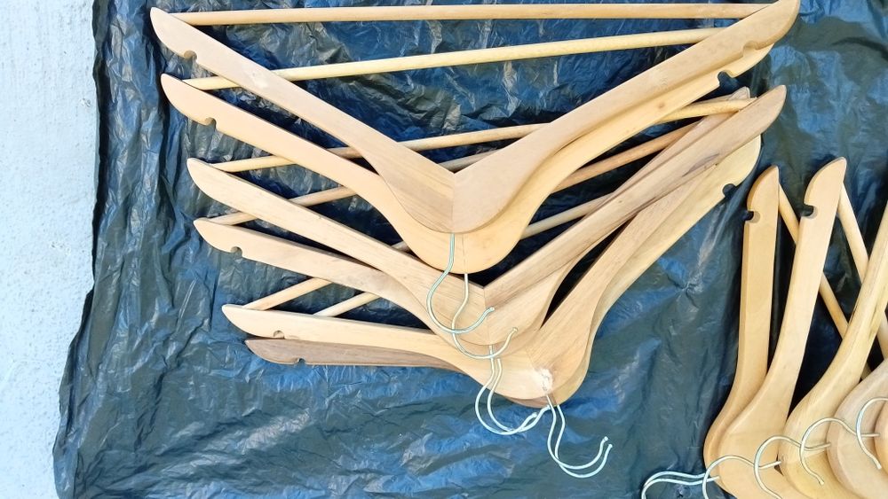 Conjunto 12 cabides de madeira