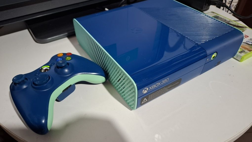 Xbox 360 E 500Gb Limited Edition Blue