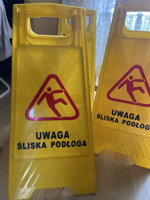 Znaki ostrzegawcze Śliska podłoga