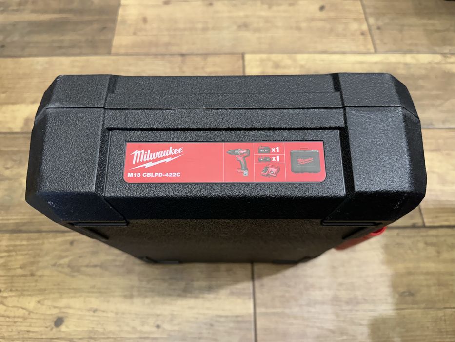 Walizka, skrzynka Milwaukee M18 CBLPD-422C na wiertarko-wkrętarkę