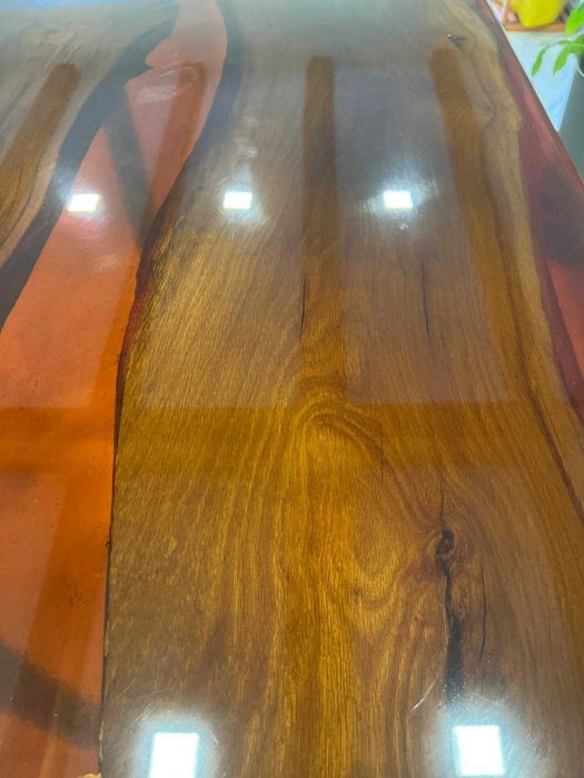 Stół dębowy z żywicy epoksydowej