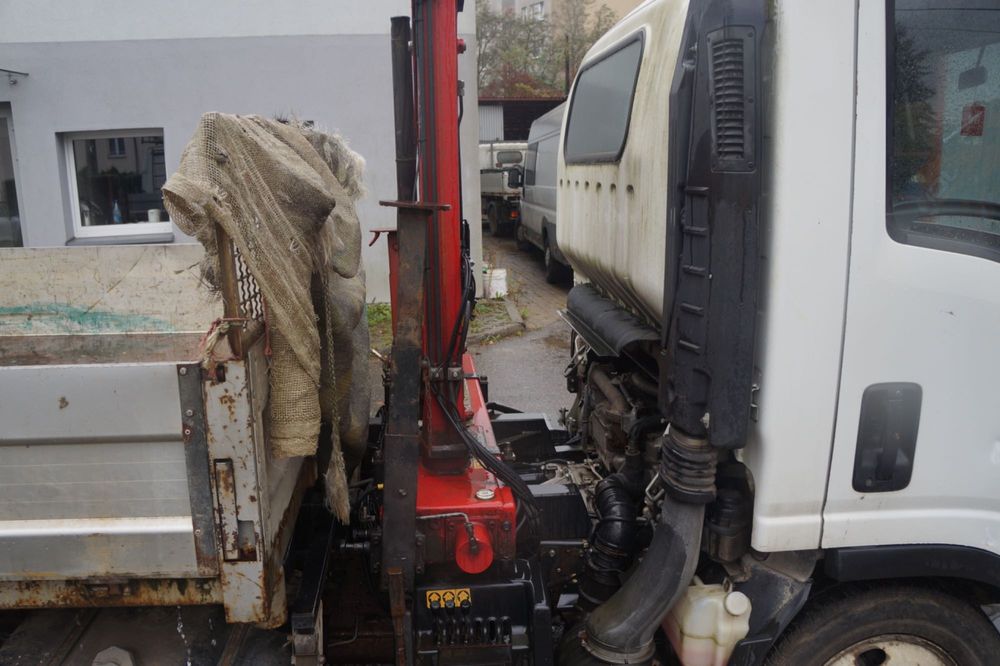 Samochód ciężarowy ISUZU NMR 85