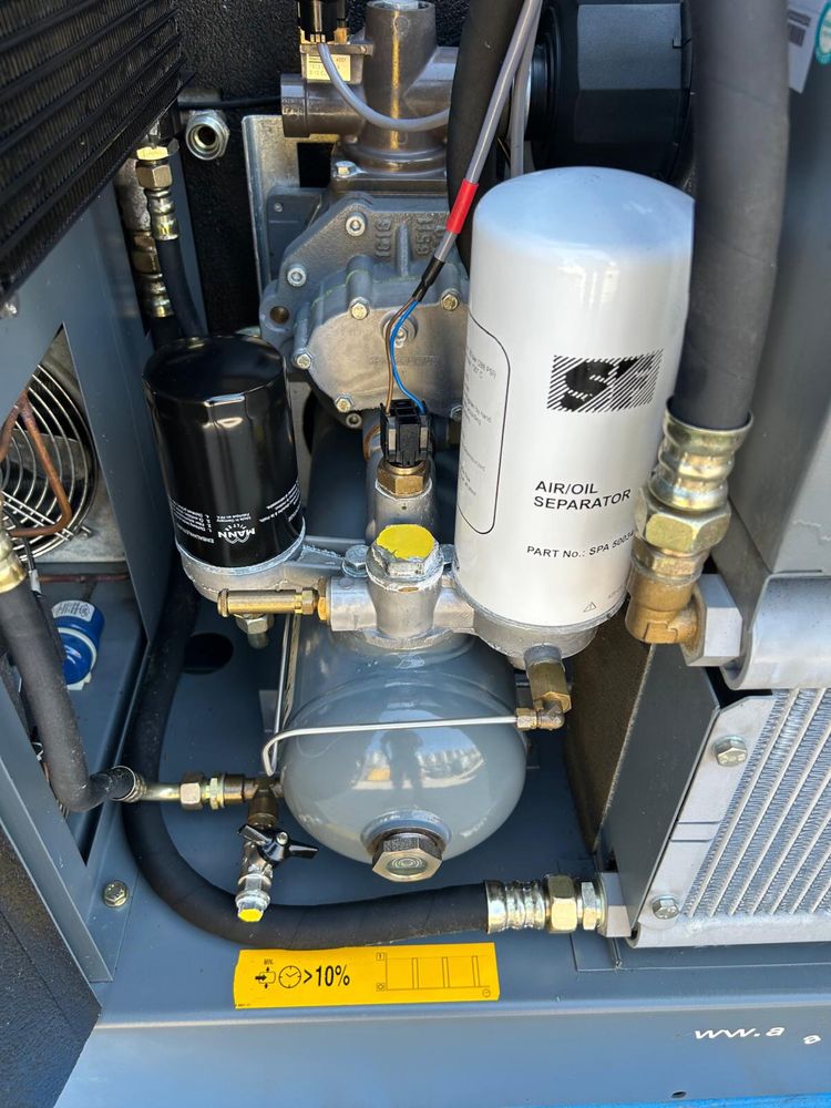 Kompresor  śrubowy ATLAS COPCO GA5 5.5kw 9.75 bar + OSUSZACZ