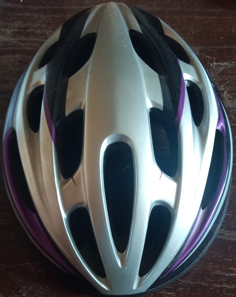 Шлем, защита для роликов, велосипедов.