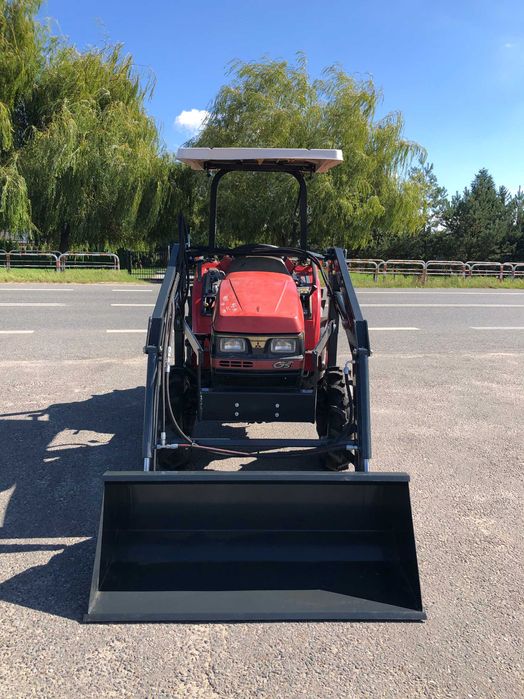 Traktorek Mitsubishi MT200 z ładowaczem czołowym 20KM 4x4
