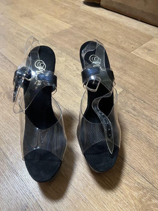 Продам стріпи Pleaser