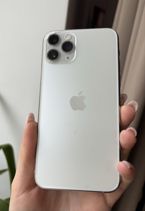 Телефон iPhone 11 Pro 64 Гб