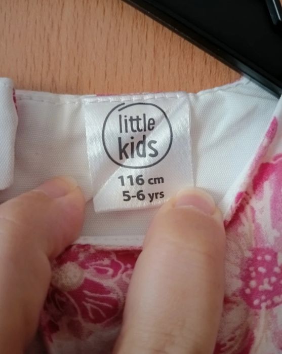 Sukienka w kwiatki dla dziewczynki Pepco, rozmiar 116.