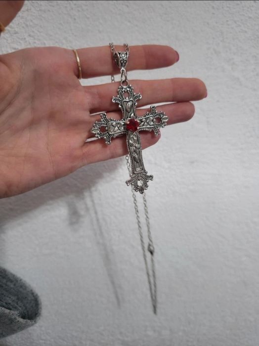Srebrny naszyjnik z krzyżem krzyż medalion alternative vintage gothic