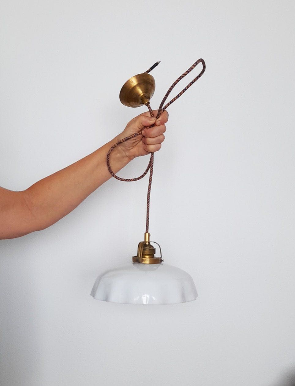 Stara lampa wisząca nad stół