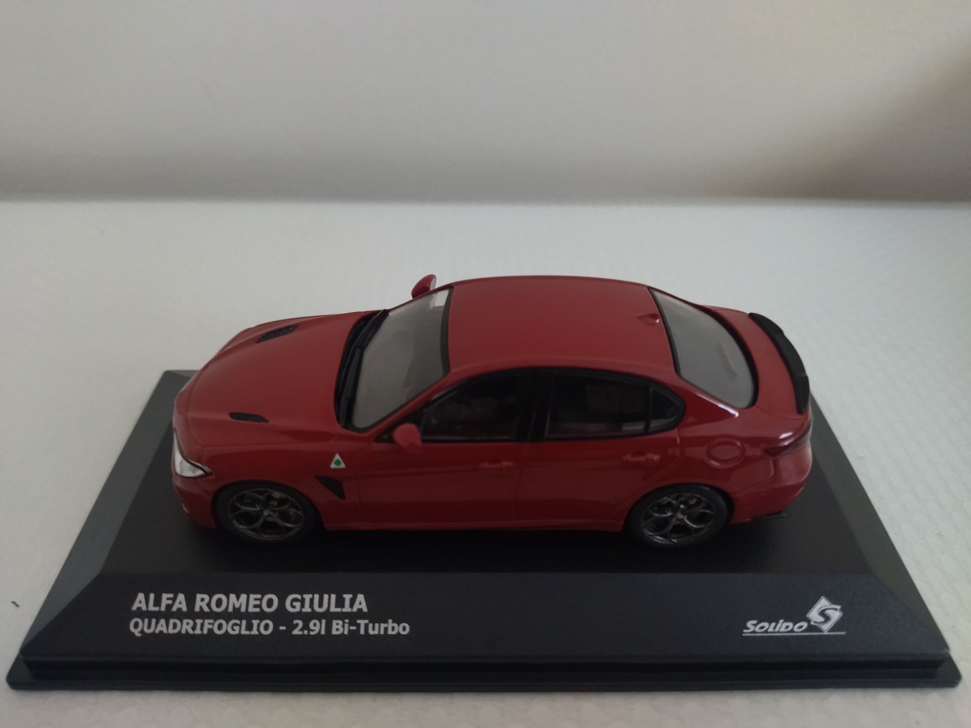 Miniatura Alfa Romeo Giulia Quadrifoglio 1/43 Nova