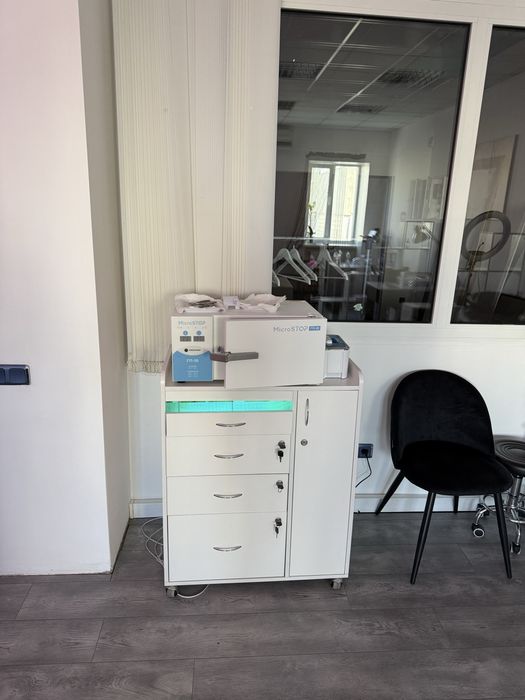 Крісло реклайнер масажне стіл манікюрний