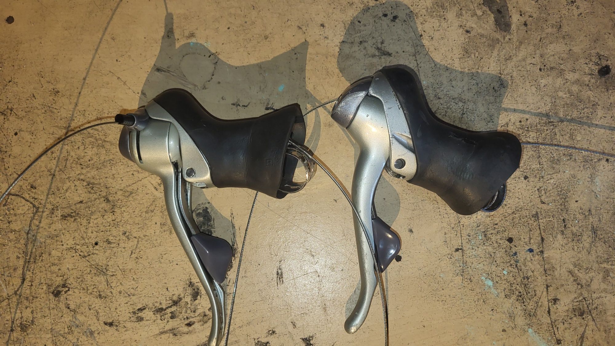 Klamkomanetki shimano 105 - 1055 (2x8)