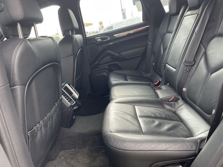 Porshe cayenne s hybrid