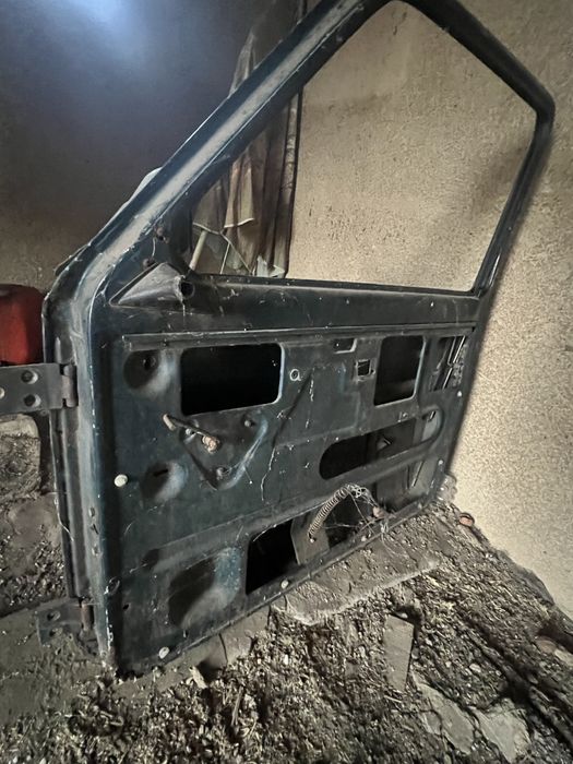 Двері передні праві ніва ваз 2121