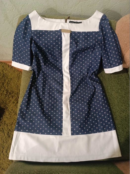 Джинсове коротке плаття з вставками з екошкіри