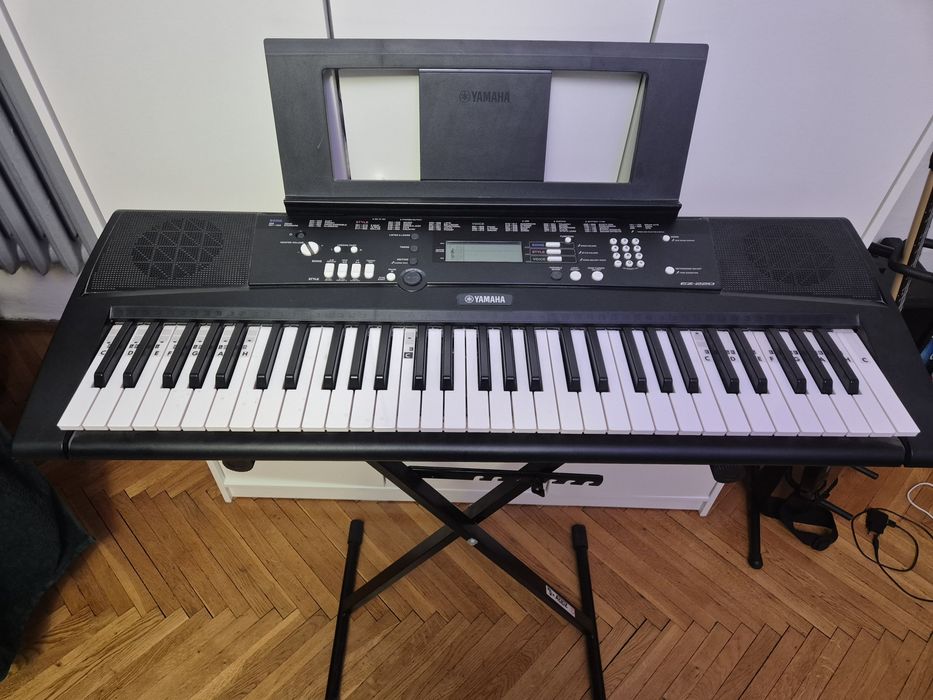 Yamaha ez-220 keyboard