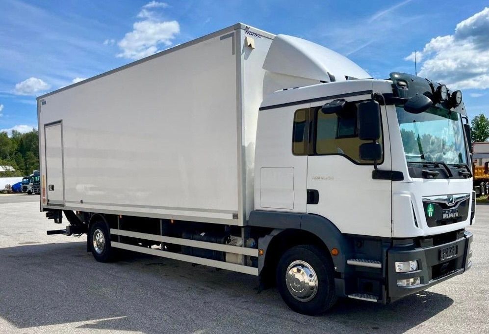 MAN TGM 12.250 / TGL / IZOTERMA / WINDA / 18 EUROPALET / SYPIALKA / AUTOMAT / 2018 ROK