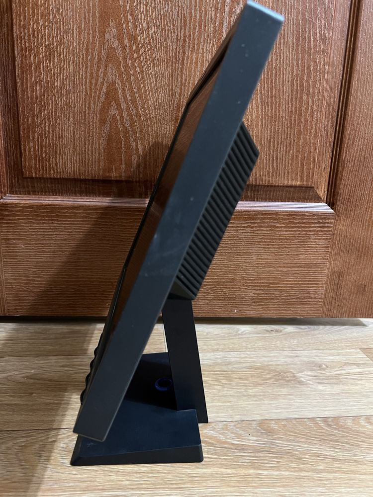 Відам монітор Lenovo ThinkVision
