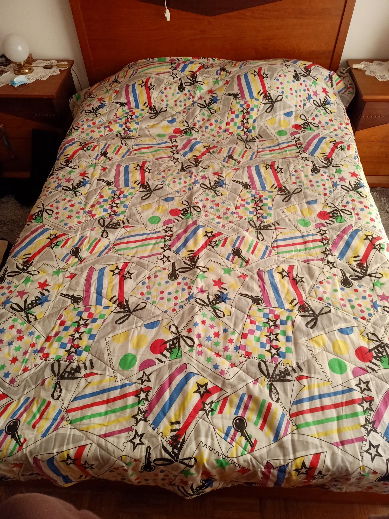 Colcha de cama solteiro decorativa e acolchada muito bonita