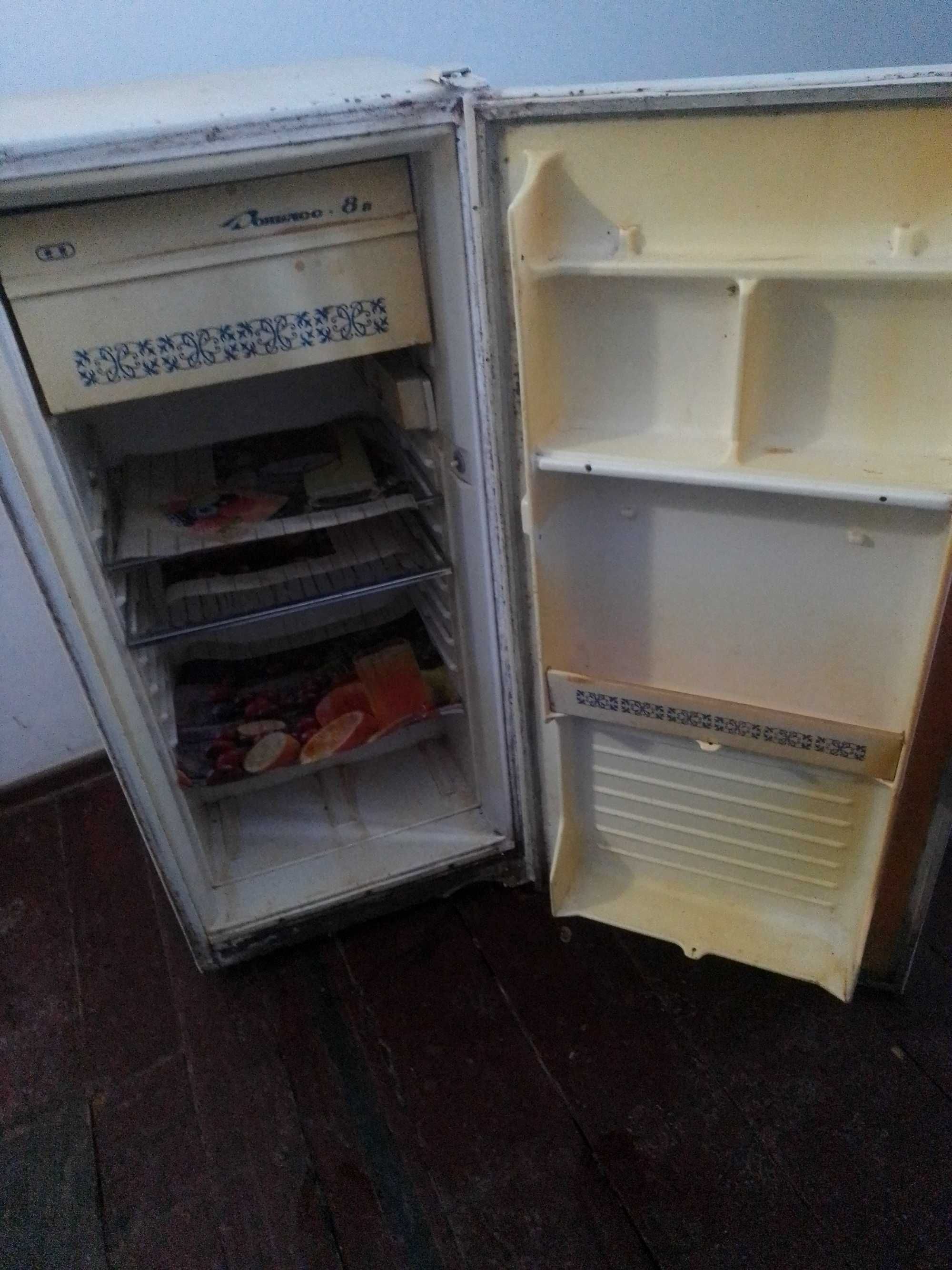 Холодильник в робочому стані