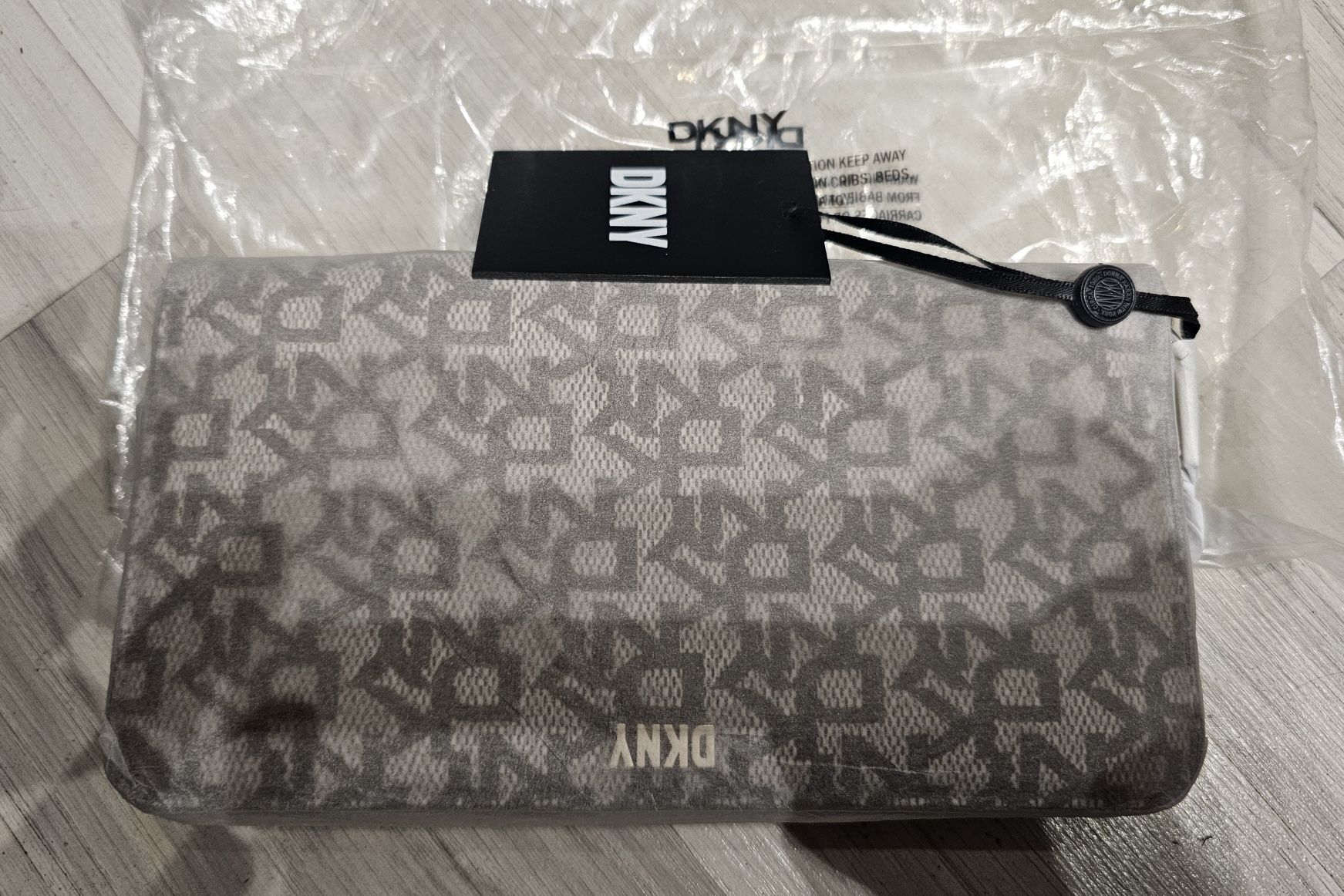 Dkny Duży Portfel Damski Bryant-New Zip Arou R831J658 Beżowy