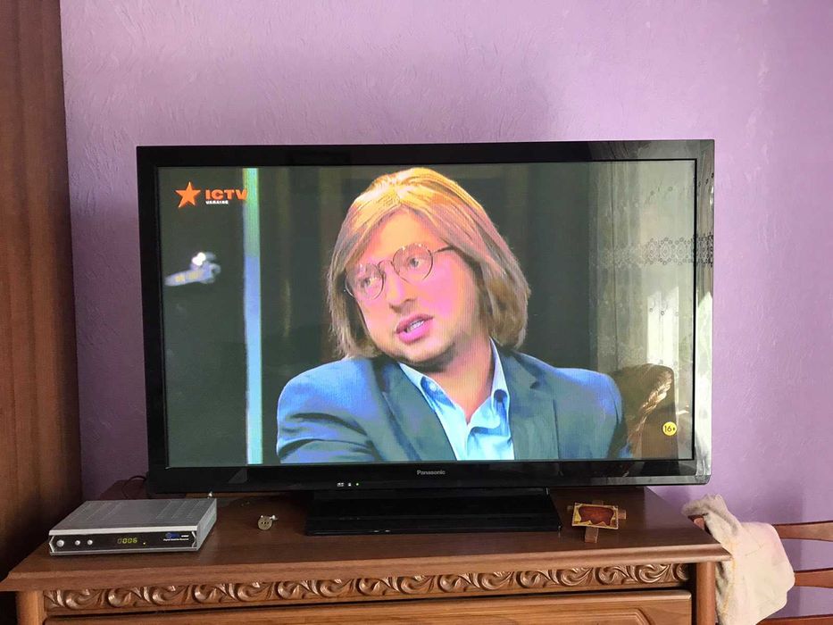 телевізор 43-Panasonic