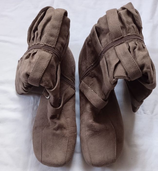 Чоботи нові,37 р