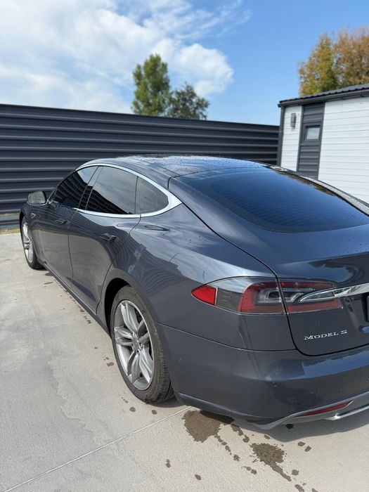 Продамо автомобіль Tesla Model S P85kWt