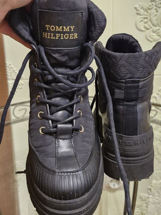 Жіночі черевики Tommy Hilfiger.