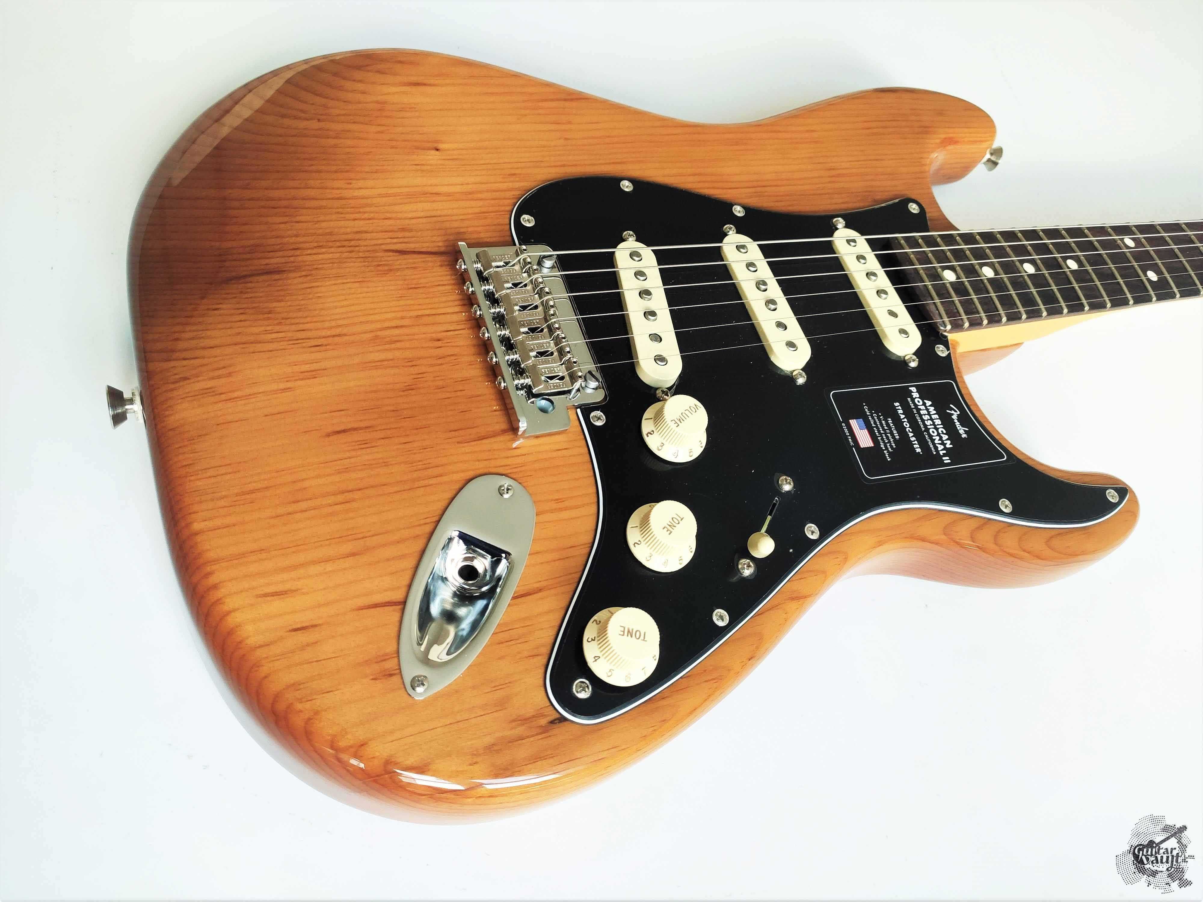 Нова Fender® American Professional II Stratocaster® '2021 Roasted Pine