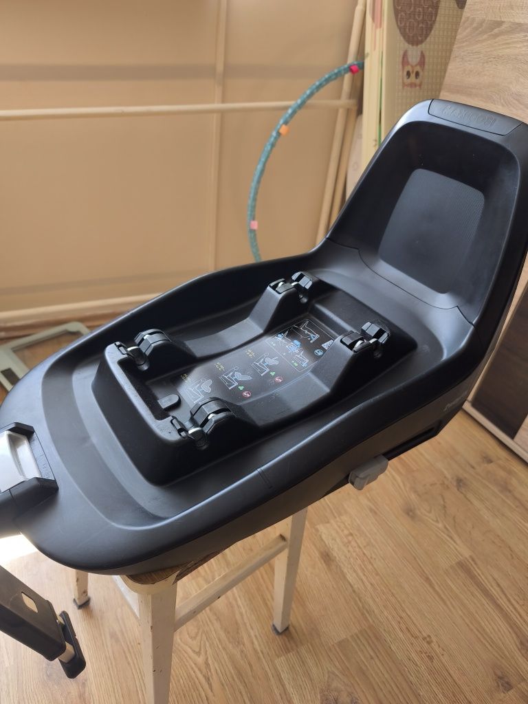 Nosidełko Maxi Cosi z baza ISOFIX
