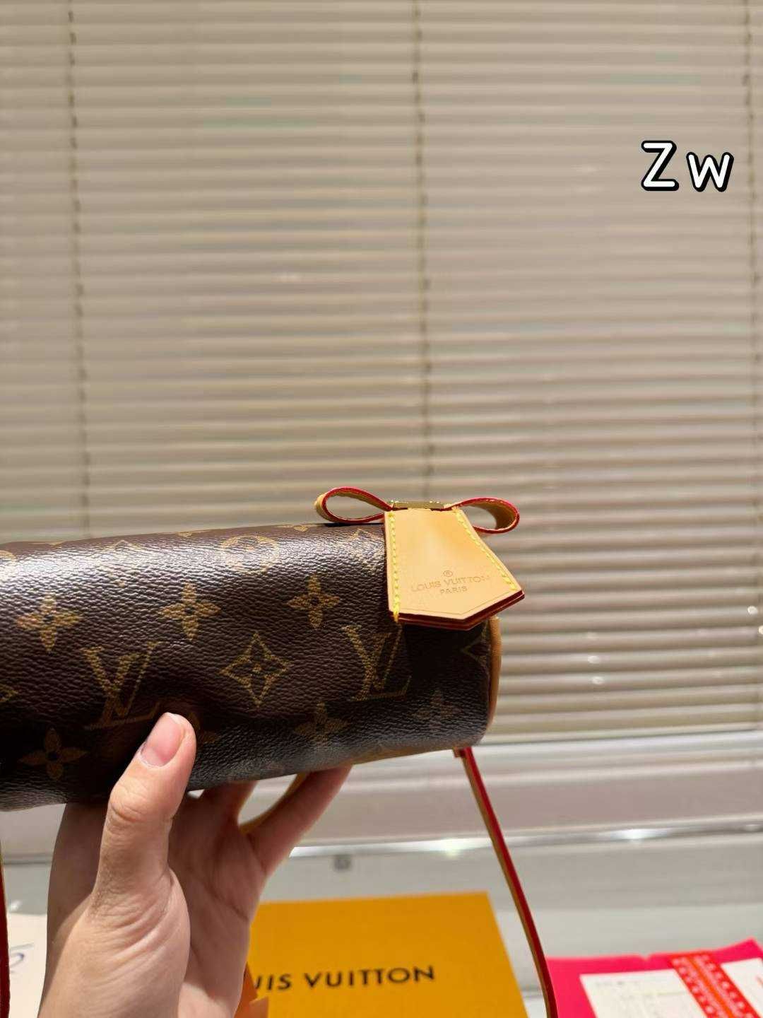 Torebka Louis Vuitton torba, skóra od reki 76-90