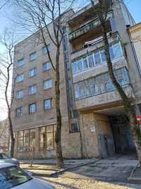 Продаж 3-х к.кв-ри 77 мкв + парковка в дворі в Центрі вул К.Левицького