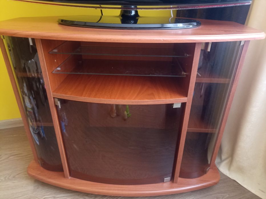 Тумбочка під телевізор