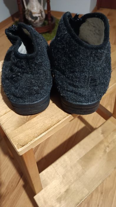 Ciepłe kapcie domowe