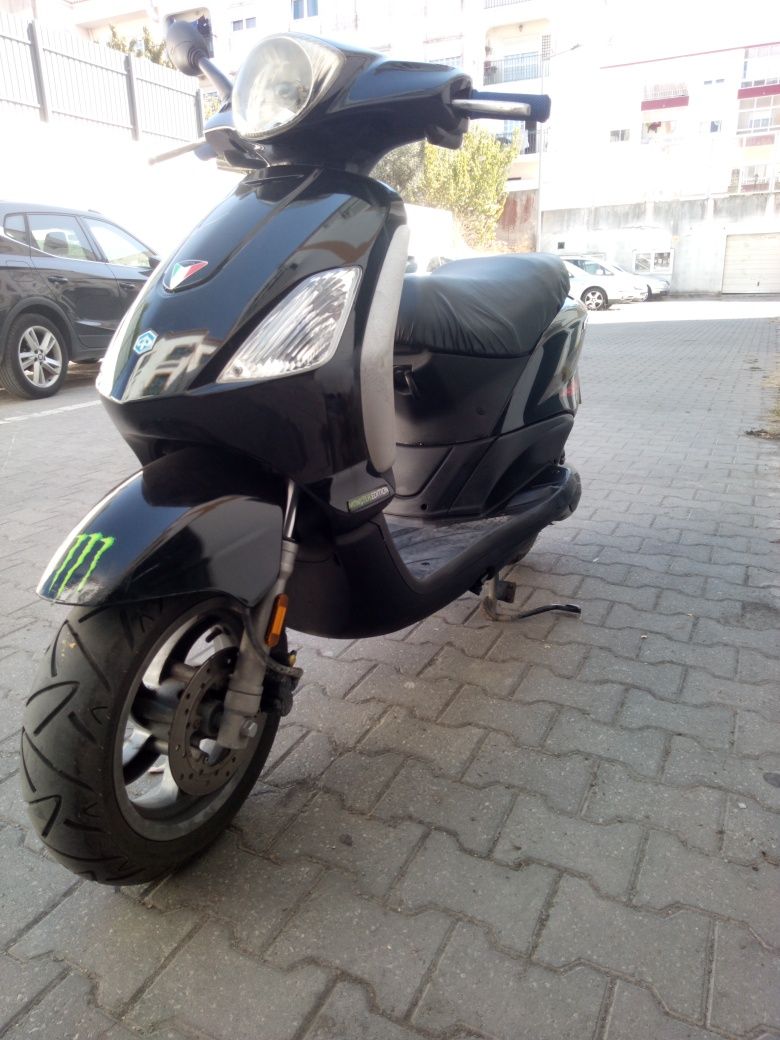 Scooter Piaggio Fly 125
