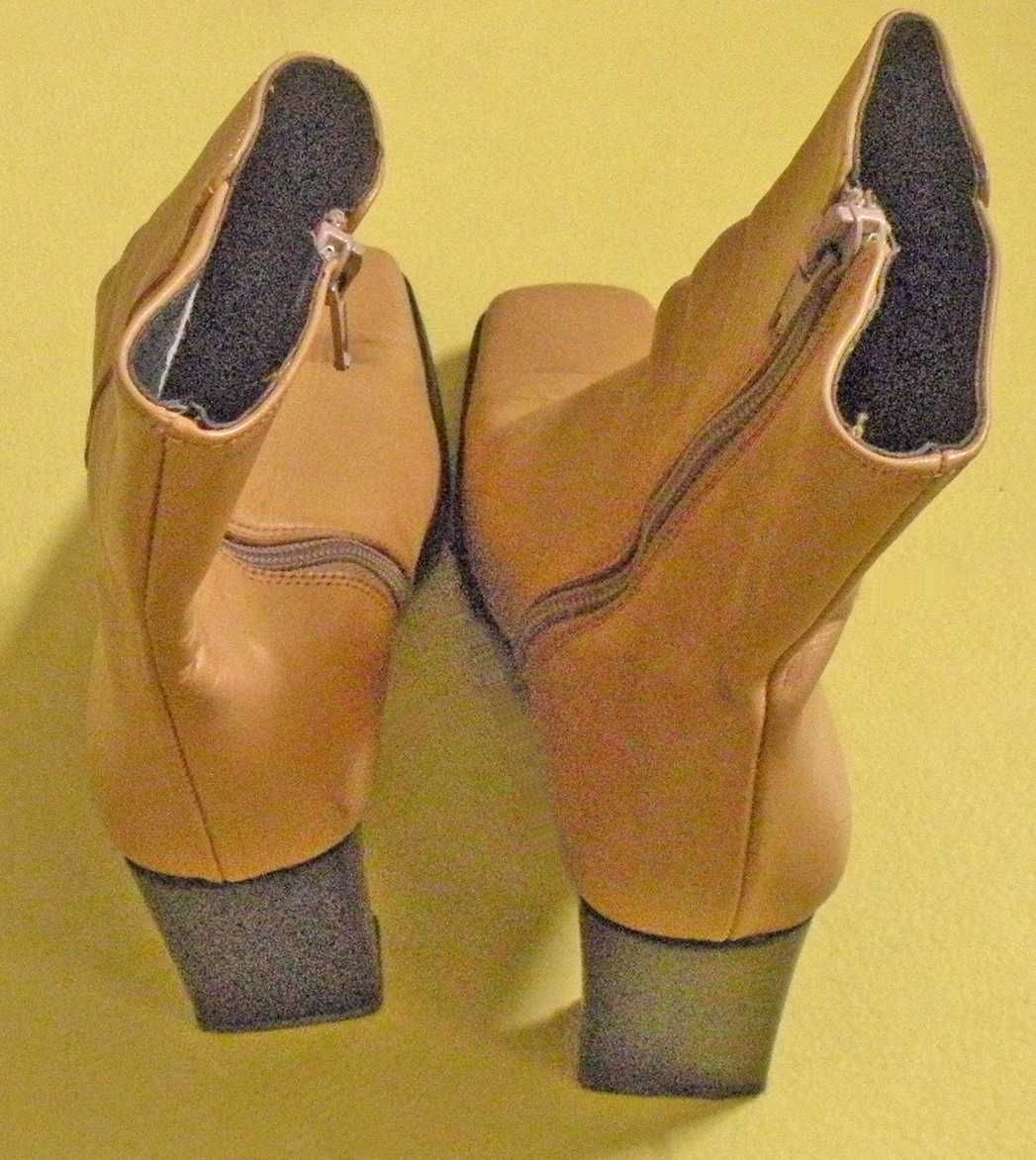 Botins de Senhora de Salto Alto em Pele