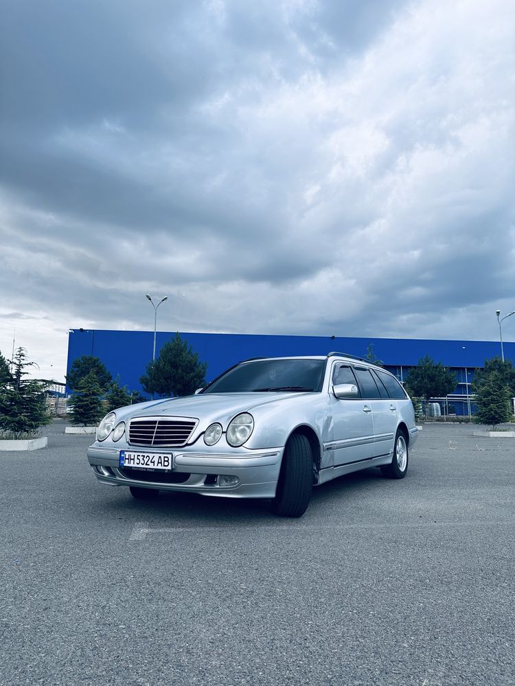 Мерсадес 210 автомат 2.1 дизель