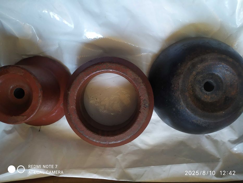 Гантелі 2 по 4 кг 470 грн, 1 - 8 кг 470 грн. чавун литі СРСР