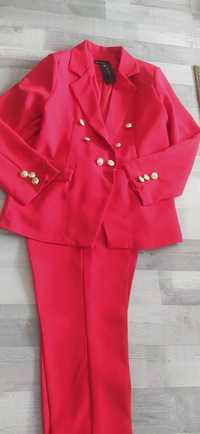 Śliczny nowy czerwony garnitu damski r