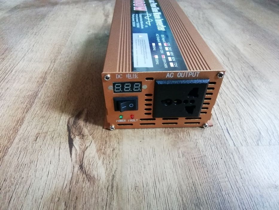 Інвертор, перетворювач напруги 12-220