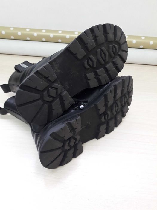 Botas de criança com fecho