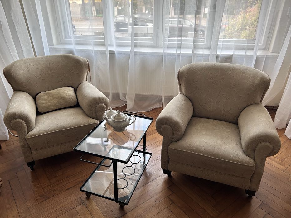 Piękne klasyczne fotele