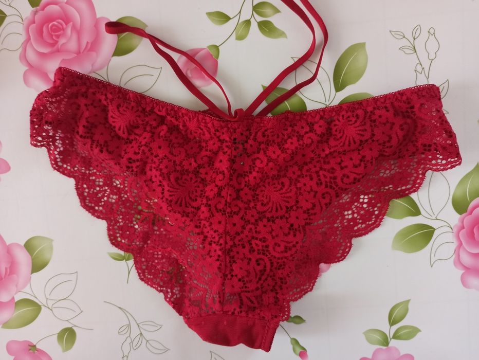 Комплект нижньої білизни з чокерами