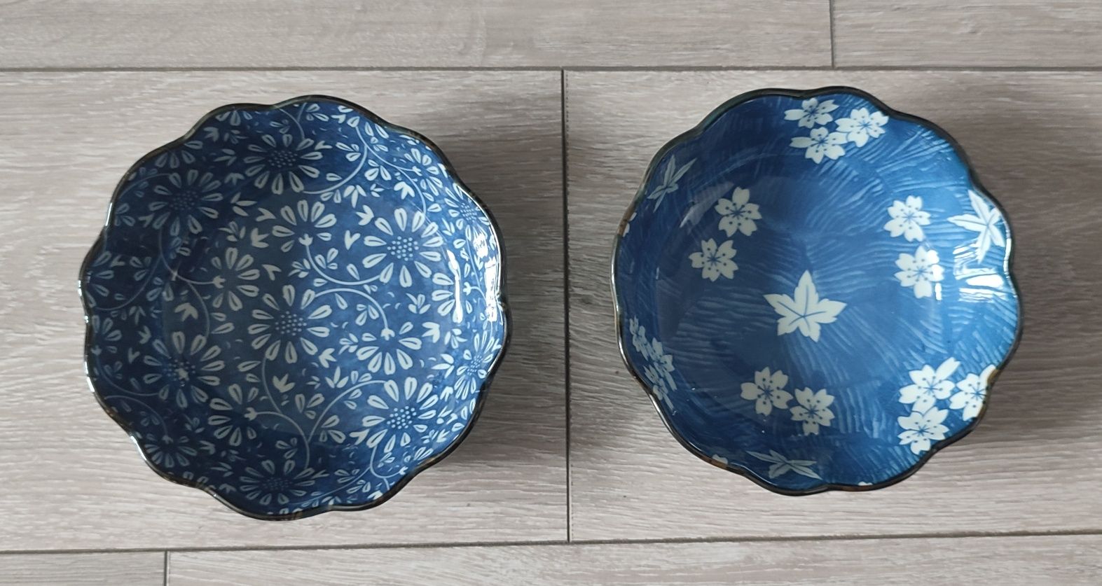 2 różne miski z chińskiej porcelany, tradycyjny wzór