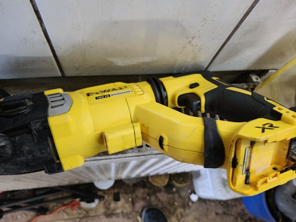 DeWalt młotowiertarka SDS plus dch263