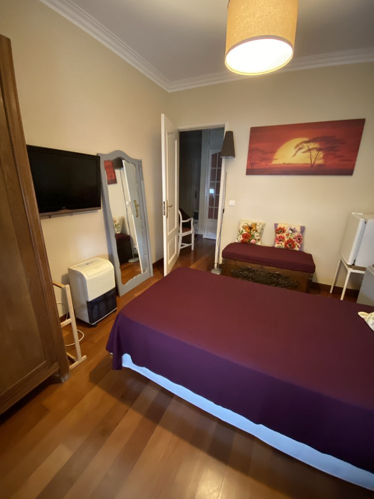 Quartos de SENHORA com cama de solteira para alugar